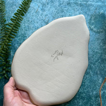 Load image into Gallery viewer, Leaf stoneware platter