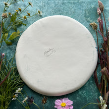 Load image into Gallery viewer, Porcelain dinner plate