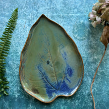 Load image into Gallery viewer, Leaf stoneware platter