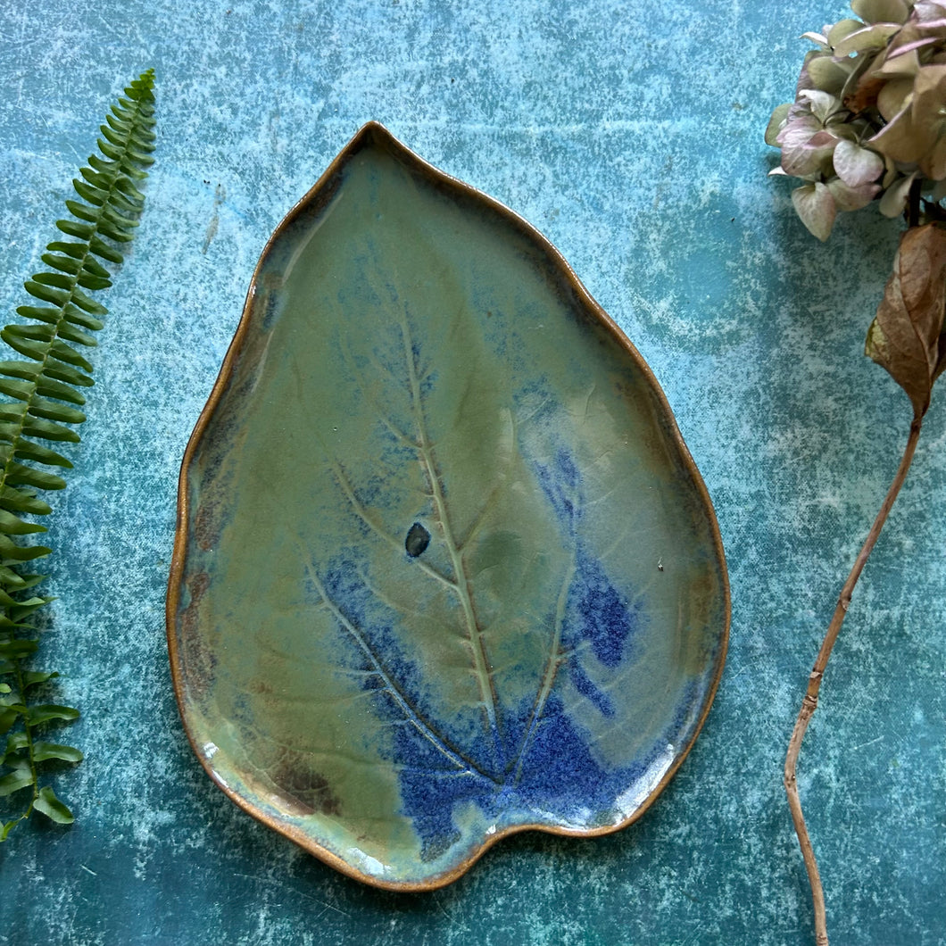 Leaf stoneware platter