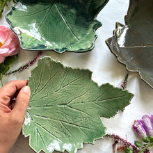 Load image into Gallery viewer, Set of three leaf stoneware bowls