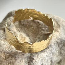 Load image into Gallery viewer, Gold plated bangle in ancient style